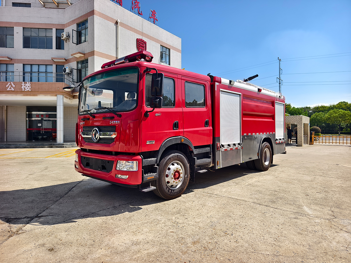 东风多利卡8吨水罐消防车