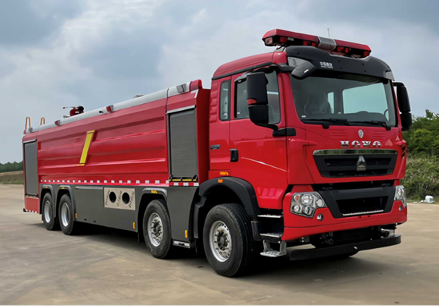 重汽豪沃25吨水罐消防车