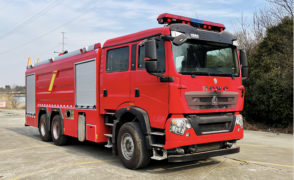 重汽豪沃12.5吨泡沫消防车